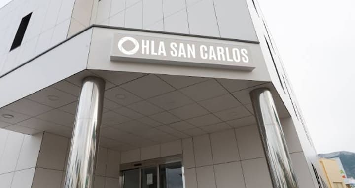 Fachada del Hospital HLA San Carlos de Dénia